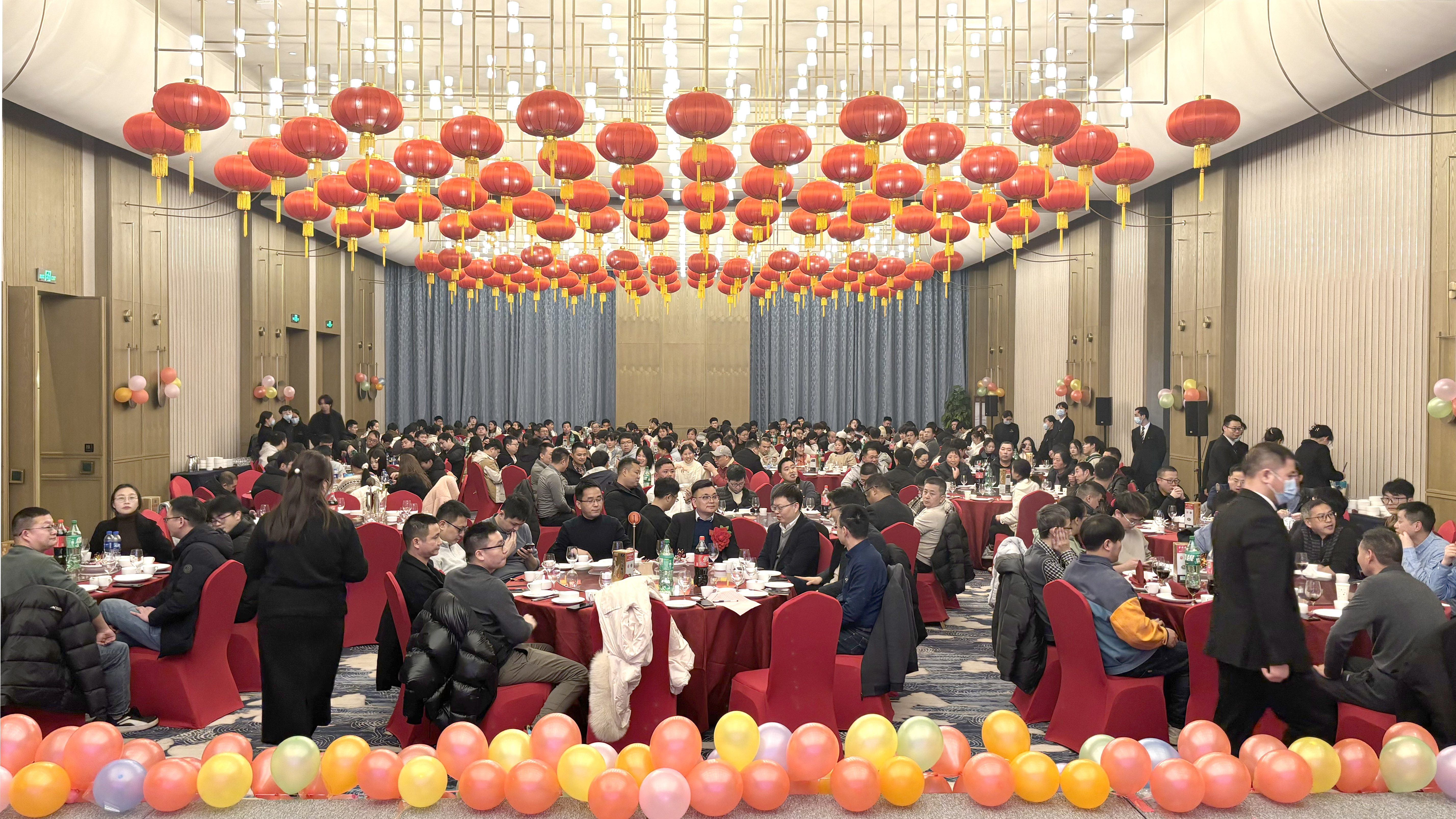 乘风破浪创佳绩 继往开来铸辉煌  leyu平台微2023年度表彰大会暨2024年迎春晚会胜利召开